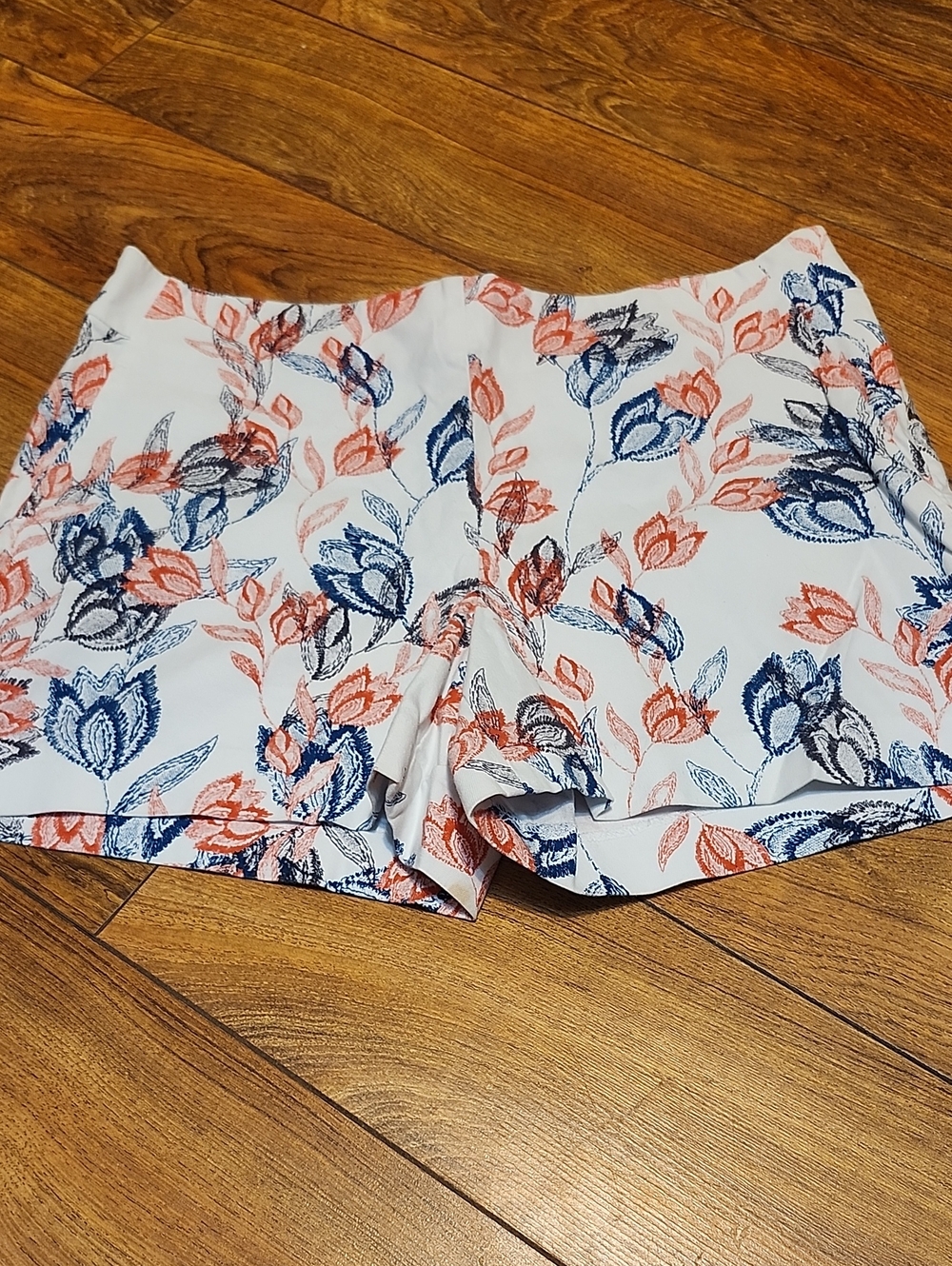 ❤️3 For 10.❤️Banana Republic White Floral High-Waist Shorts - Navy & Coral